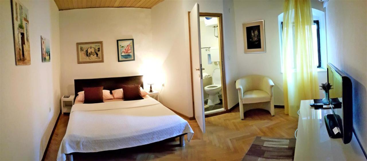 Bruno Split Centre Apartment And Room Kültér fotó