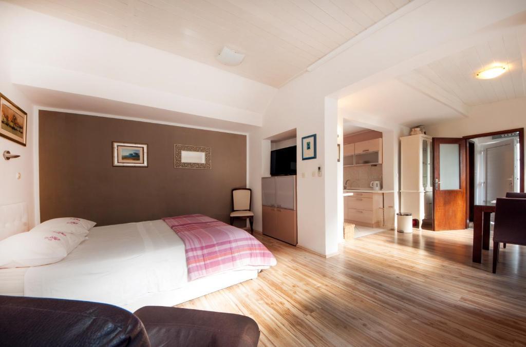 Bruno Split Centre Apartment And Room Kültér fotó